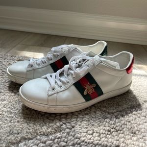 Gucci Women’s ace sneakers with bee